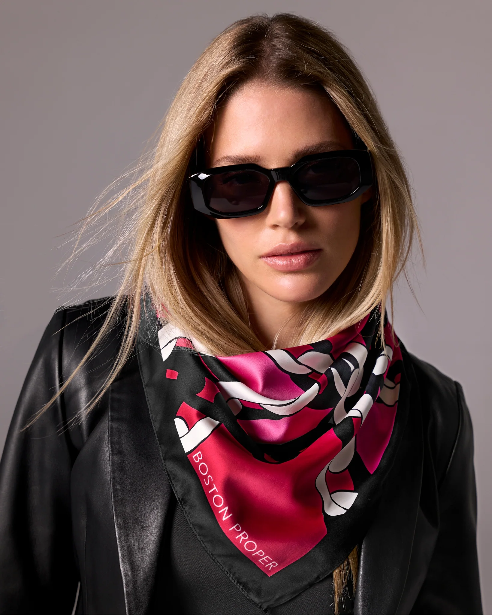 Boston Proper Chain Scarf Pink/Black - Futureuc