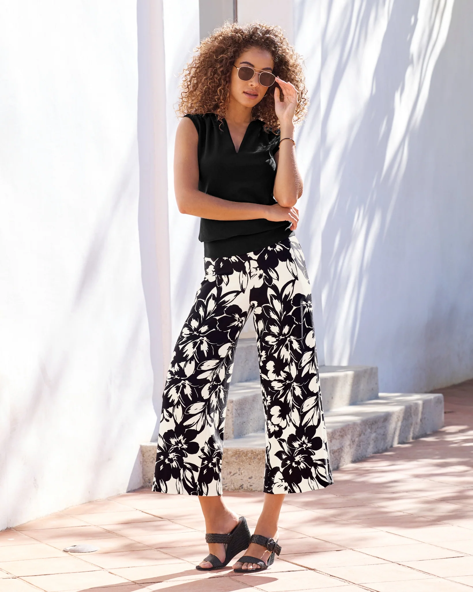 Beyond Travel Contrast Fleurs Print Wide Leg Crop Pant Ivory Coast/Jet Black - Futureuc